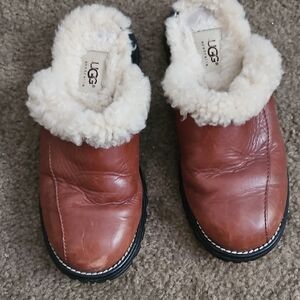 UGG Chestnut Leather Clogs with Shearling Womens 6